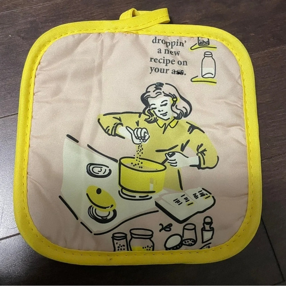 Vintage looking oven mitt  and pot holder (swear crossed out in photo) - Picture 3 of 5